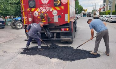 AKHİSAR BELEDİYESİ ASFALT ÇALIŞMALARINA TAM GAZ DEVAM EDİYOR
