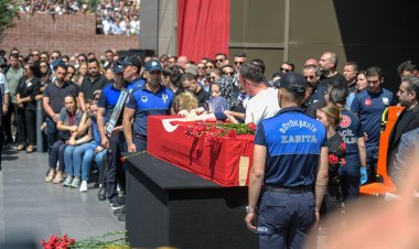 Manisa, Başkan Ferdi Zeyrek’e Gözyaşlarıyla Veda Etti