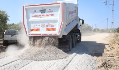DEREKÖY VE SAKARKAYA’YI BİRBİRİNE BAĞLAYAN YOLDA ASFALT ÇALIŞMALARI BAŞLADI