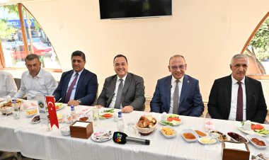 Başkan Dutlulu, Turgutlu’da Muhtarların İsteklerini Dinledi Başkan Dutlulu: “El Ele Vererek Manisa’ya Güzel Bir İz Bırakalım”