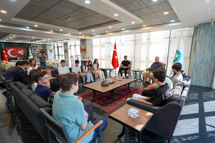 Başkan Dutlulu, Büyükşehir’in Başarılı Öğrencilerini Ağırladı