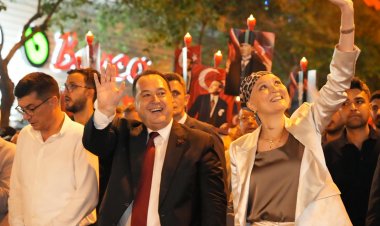 Zafer Bayramı Coşkusu Fener Alayı ile Taçlandı