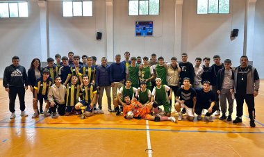 29 Ekim Cumhuriyet Bayramı Genç-Yıldız Erkekler Futsal Müsabakaları sona erdi.