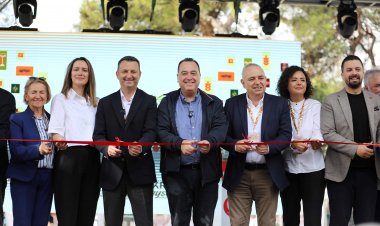 LEZİZ AKHİSAR FESTİVALİ, RENKLİ GÖRÜNTÜLER VE COŞKULU KALABALIKLA SONA ERDİ