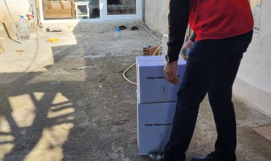 KIZILAY AKHİSAR ŞUBESİNDEN 90 AİLEYE  GIDA KOLİSİ YARDIMI