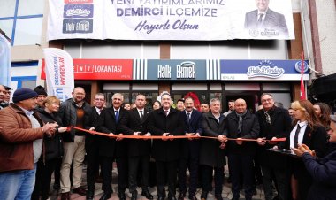 Büyükşehir’den Demirci’de Sosyal Belediyecilik Adımı: Kent Lokantası, Halk Mandıra ve Halk Ekmek Vatandaşların Hizmetine Açıldı