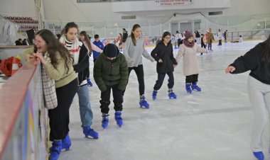 Başkan Dutlulu’dan Öğrencilere Karne Hediyesi