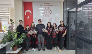 Manisa’nın ilk Drone Futbol Takımı olan Akhisar Kendin Yap Atölyesi Drone Futbol Takımı, büyük sahneye çıkmaya hazır!