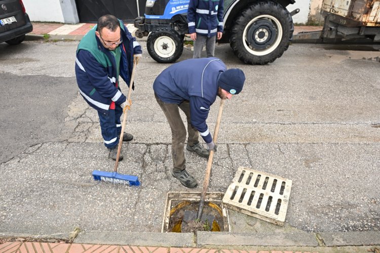 Büyükşehir ve MASKİ Ekipleri Yağışa Karşı Sahada
