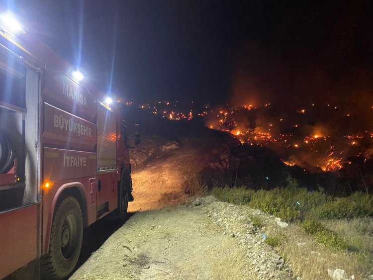 Manisa Büyükşehir’den İzmir’deki Orman Yangınlarına Söndürme Desteği