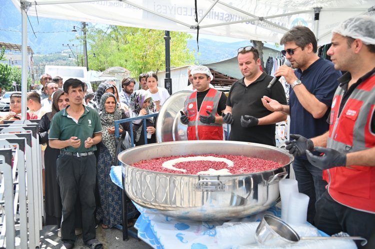 Büyükşehir’in Aşure İkramları Sürüyor
