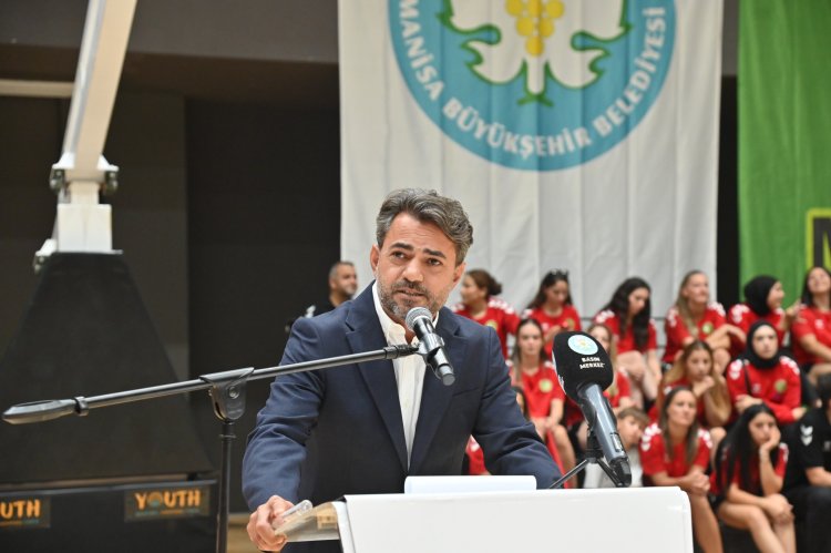Yaz Spor Okullarında 2025 Dönemi Sertifika Töreniyle Sona Erdi Büyükşehir’in Yaz Spor Okullarında 4 bin 500 sporcu sertifikasını aldı