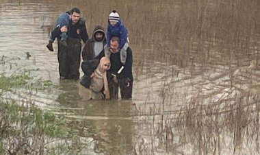 Selde Mahsur Kalanların İmdadına Büyükşehir İtfaiyesi Yetişti