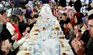 Büyükşehir’in İftar Sofrası Gördes’te Kuruldu