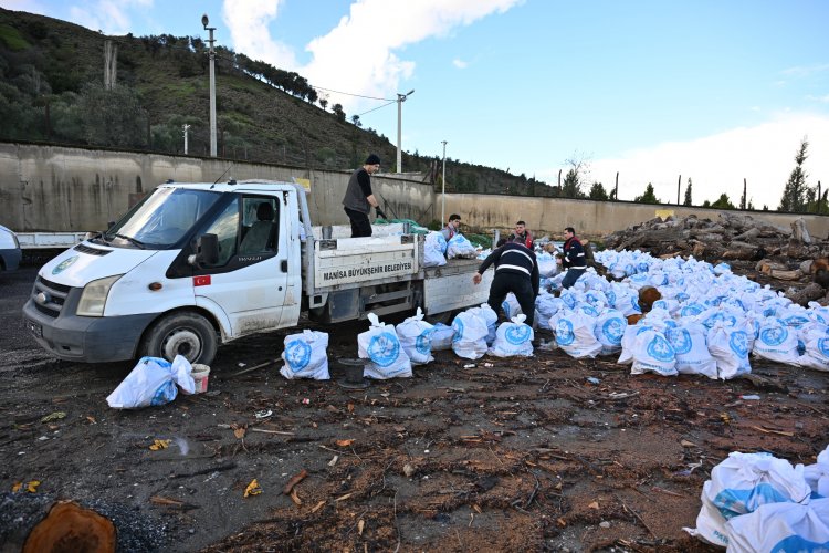 Manisa Büyükşehir’den İhtiyaç Sahiplerine Yürek Isıtan Destek