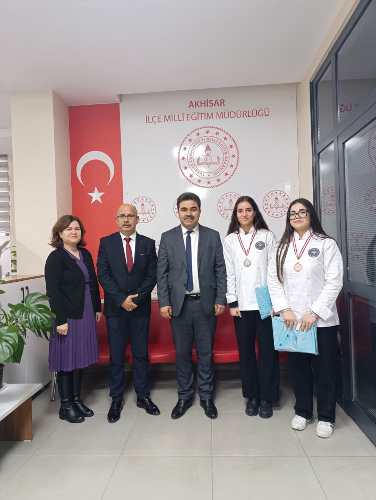 Akhisarlı MESEM Şeflerinden Büyük Başarı: Türk Mutfağı Yarışmasında Bronz Madalya!
