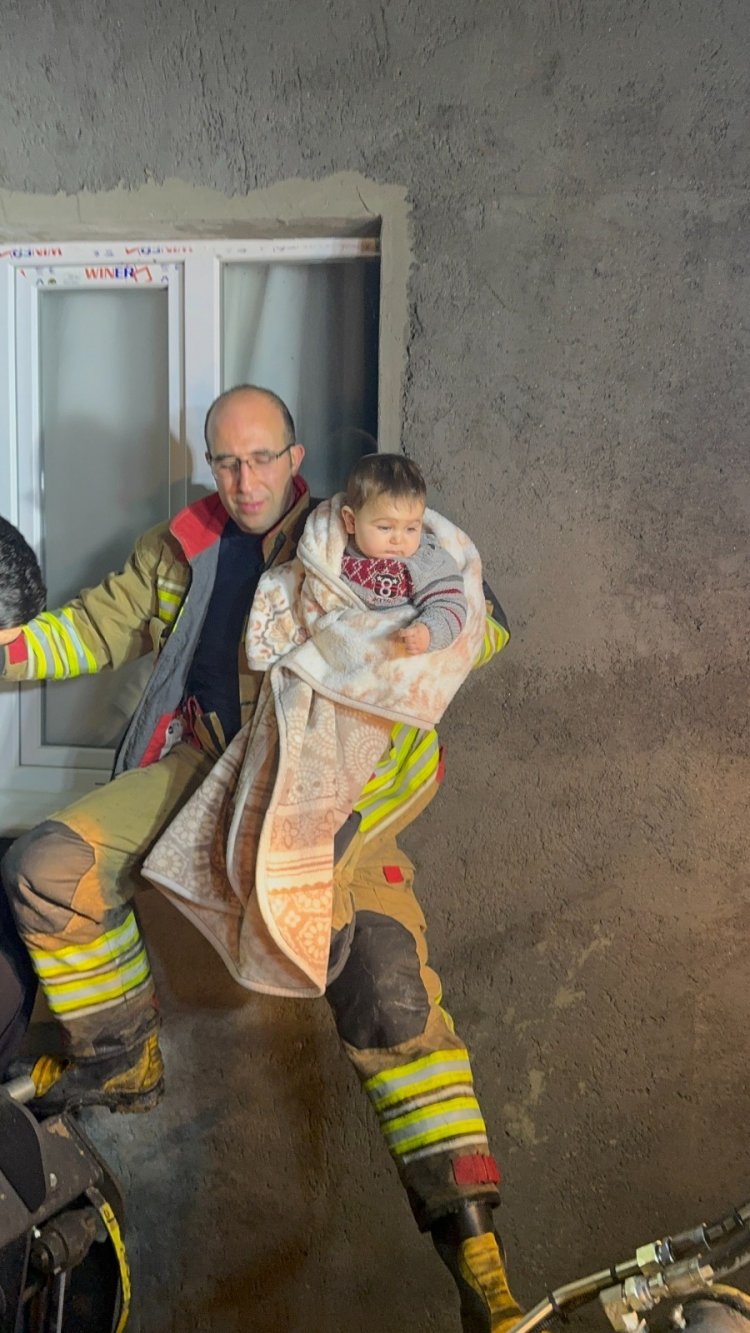 Mahsur Kalan 11 Kişilik Aileyi Büyükşehir İtfaiyesi Kurtardı