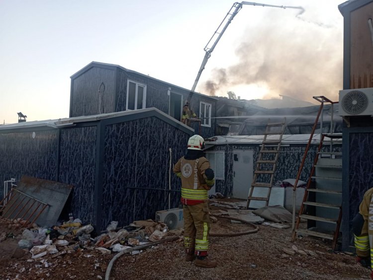 İşçi Konteynerinde Çıkan Yangın Kontrol Altına Alındı