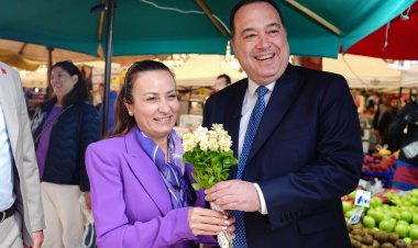 Başkan Dutlulu’dan8 Mart’a Çiçekli Kutlama