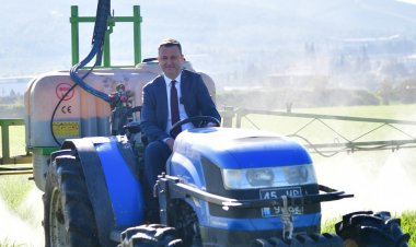 AKHİSAR BELEDİYESİ ARAZİLERİNDE BUĞDAYDA İLAÇLAMA ÇALIŞMASI YAPILDI