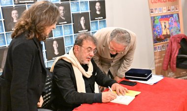 Nebil Özgentürk, Niobe Edebiyat/Sanat Söyleşileri’nde Manisalılarla Buluştu