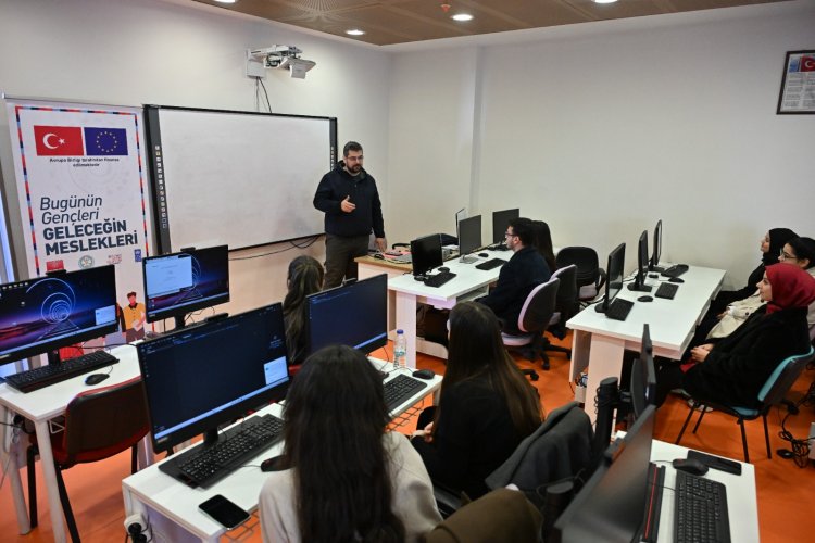 Manisa Büyükşehir’den Gençlere Dijital Gelecek Vizyonu