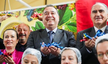 Manisa Şifa ve Sanatla Yeniden Doğdu: 486. Mesir Macunu Festivali Sona Erdi