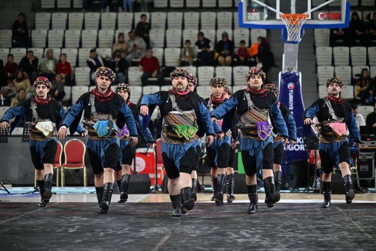 Halk Oyunları Yarışmasına Manisa Büyükşehir Belediyespor Damga Vurdu
