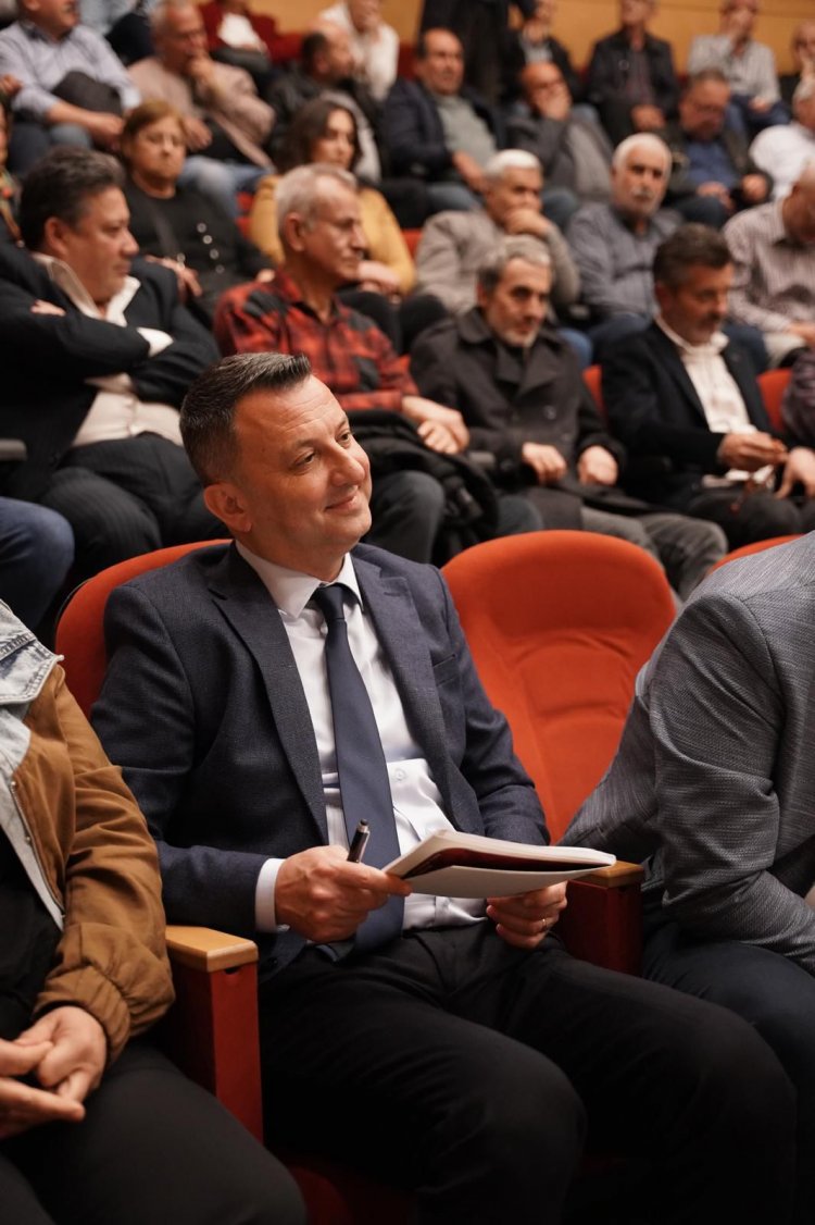 Cumhuriyet Halk Partisi Akhisar İlçe Başkanlığımızın 39. Dönem 1. Danışma Kurulu Toplantısı’nı, partimizin geçmişten bugüne gelen birikimi ve geleceğe olan kararlılığıyla gerçekleştirdik.