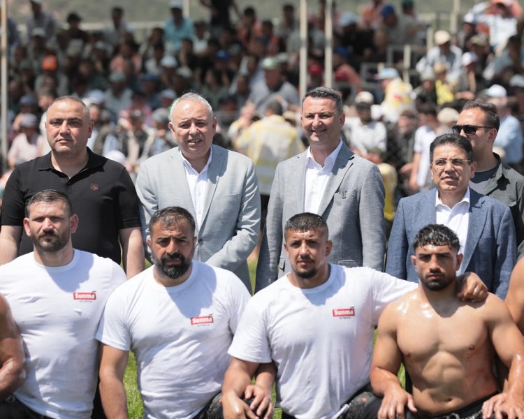 567. AKHİSAR ÇAĞLAK YAĞLI GÜREŞLERİ COŞKUYLA GERÇEKLEŞTİRİLDİ