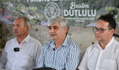 Manisa Büyükşehir’den Çilek Üreticilerine Malç Naylonu Desteği