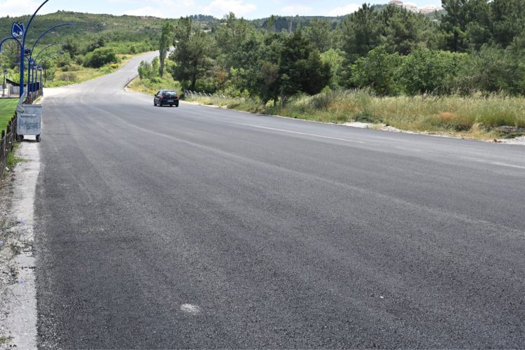 Büyüksümbüller ile Ortaköy Arasındaki Yol Sıcak Asfaltla Yenilendi