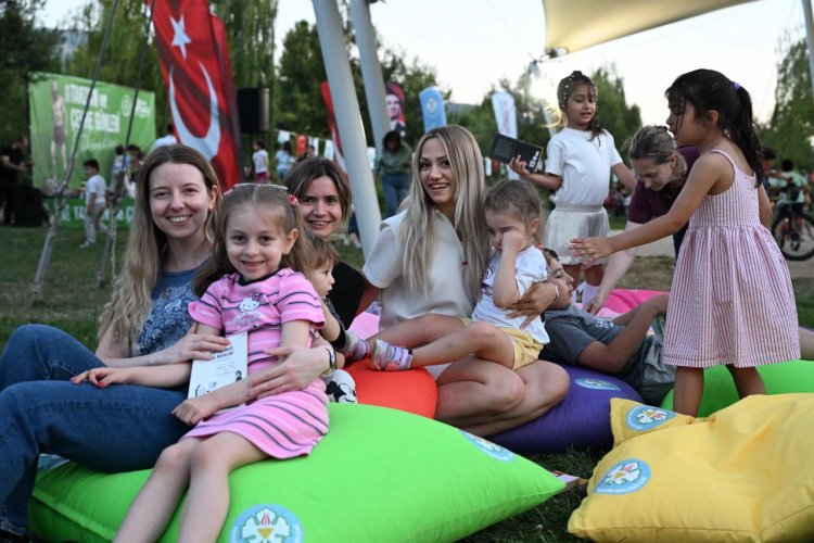 Atık Malzemeler Minik Ellerde Sanata Dönüştü