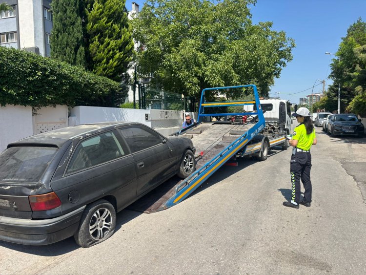 Görüntü Kirliliği ve Risk Oluşturan Hurda Araçlar Kaldırılıyor