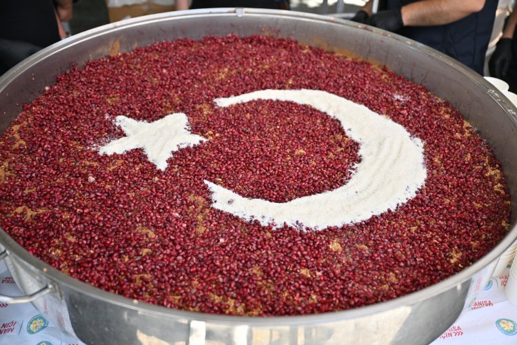 Büyükşehir’den Alaybey ve Laleli Pazarlarında Aşure İkramı