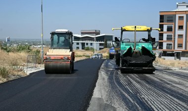 Turgutlu Ergenekon’da 4 Bin Ton Sıcak Asfalt Serimi Yapılıyor
