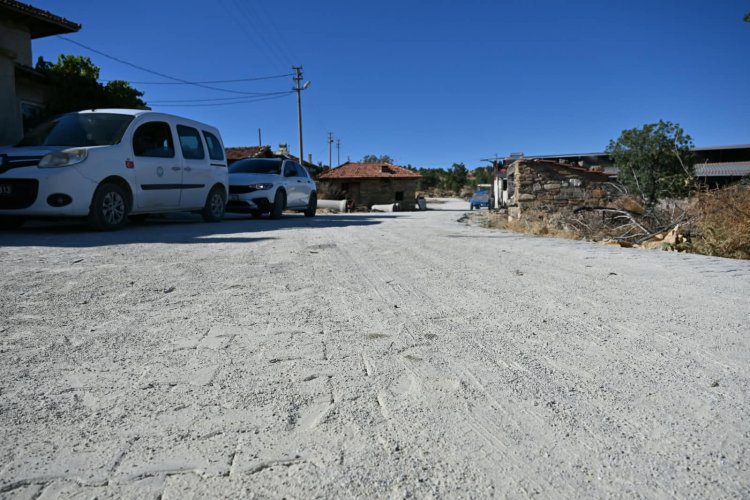 Selendi Gölbaşı’nda Yollar İlk Kez Parke Taşına Kavuşuyor